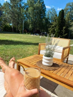 Albatross Weekend: seaside apartment with a sunny terrace in Ķesterciems